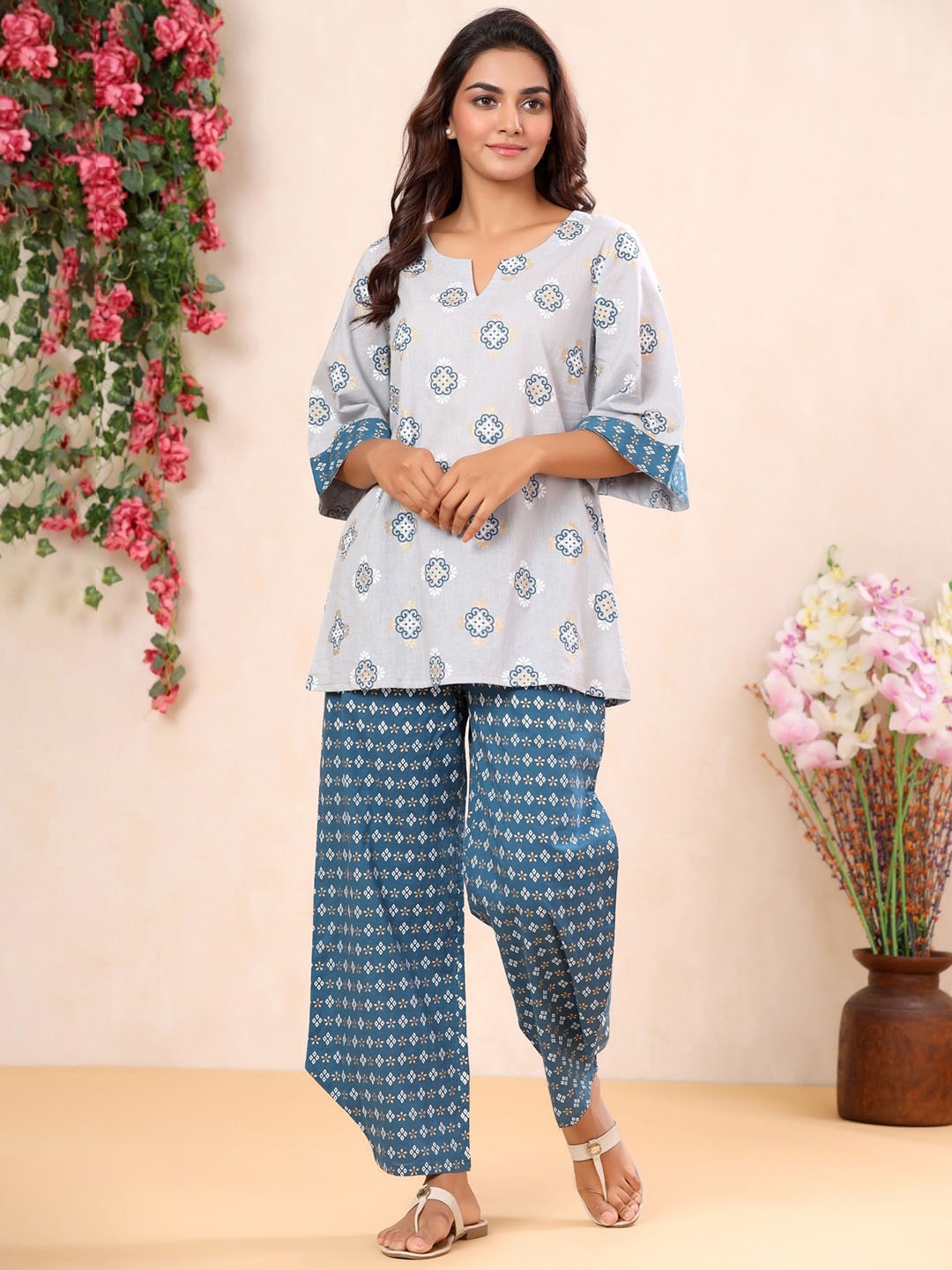 

Sangria Ethnic Motifs Printed Pure Cotton Straight Kurta With Trousers, Blue