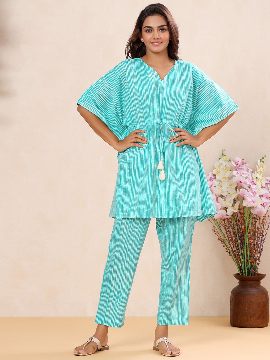 

Sangria Striped Pure Cotton Kraftan Kurta & Trousers, Turquoise blue