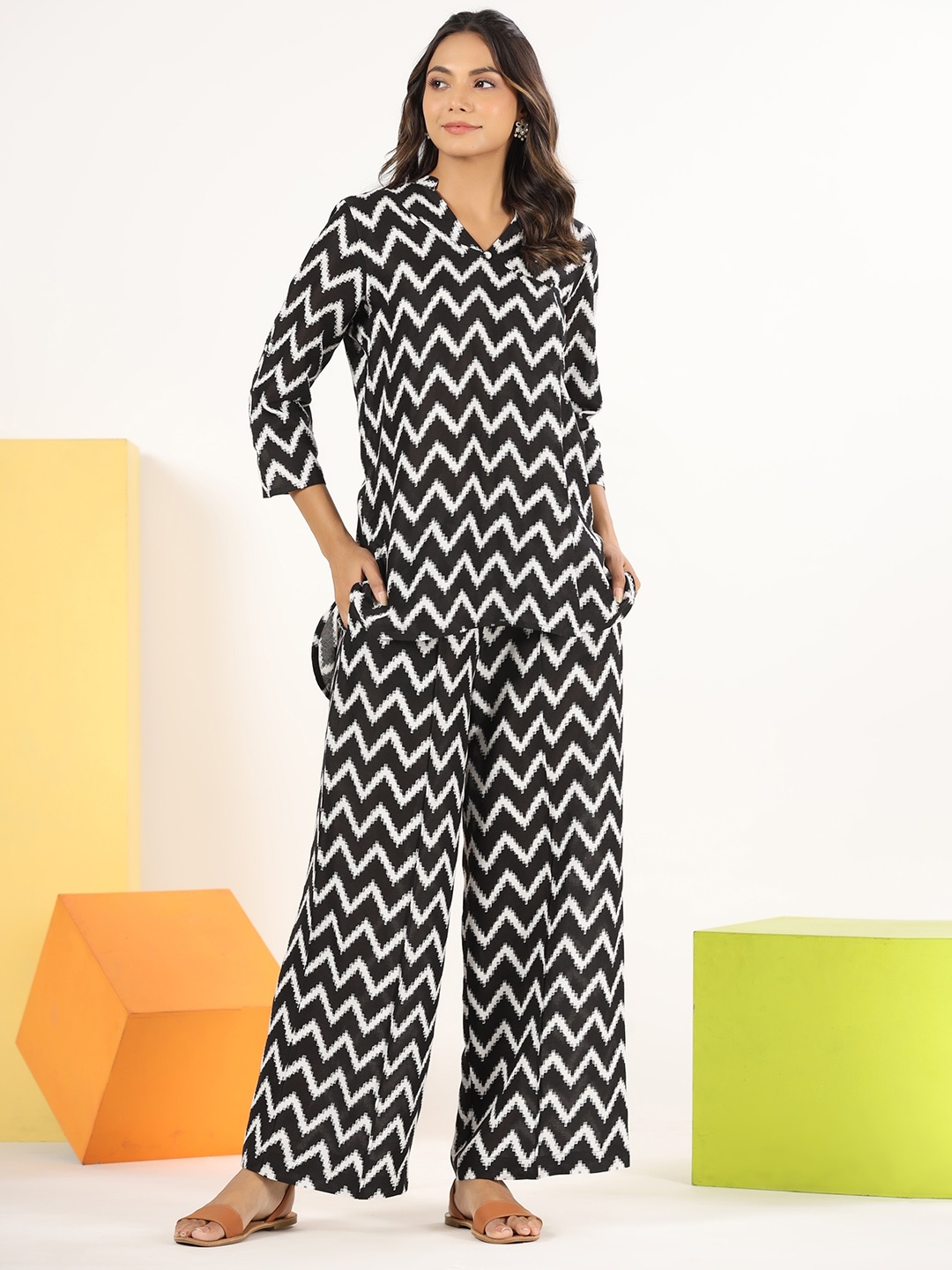 

Sangria Black & White Printed Pure Cotton Co-Ords