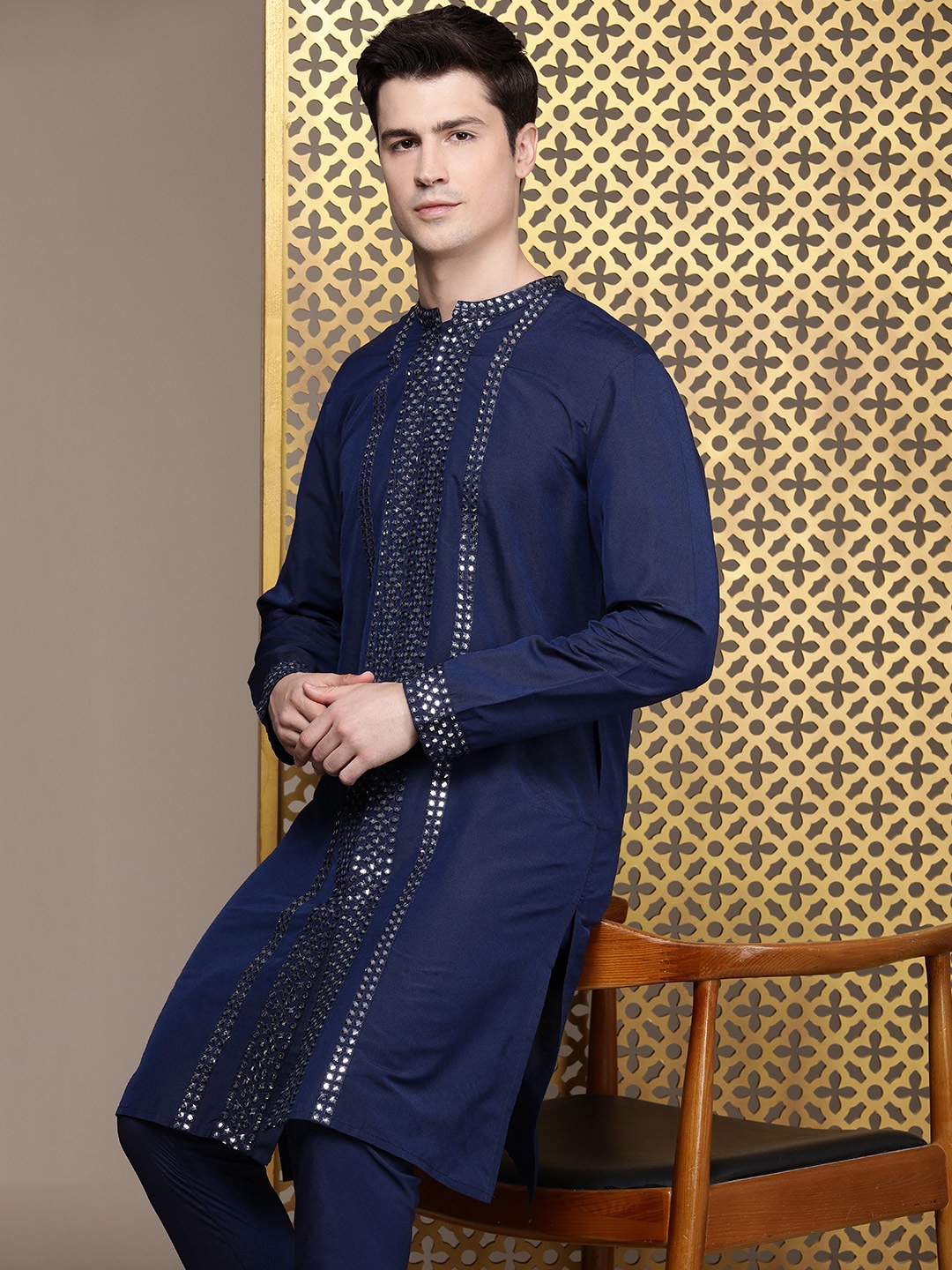 

House of Pataudi Jashn Men Mirror Work Kurta with Trousers, Navy blue