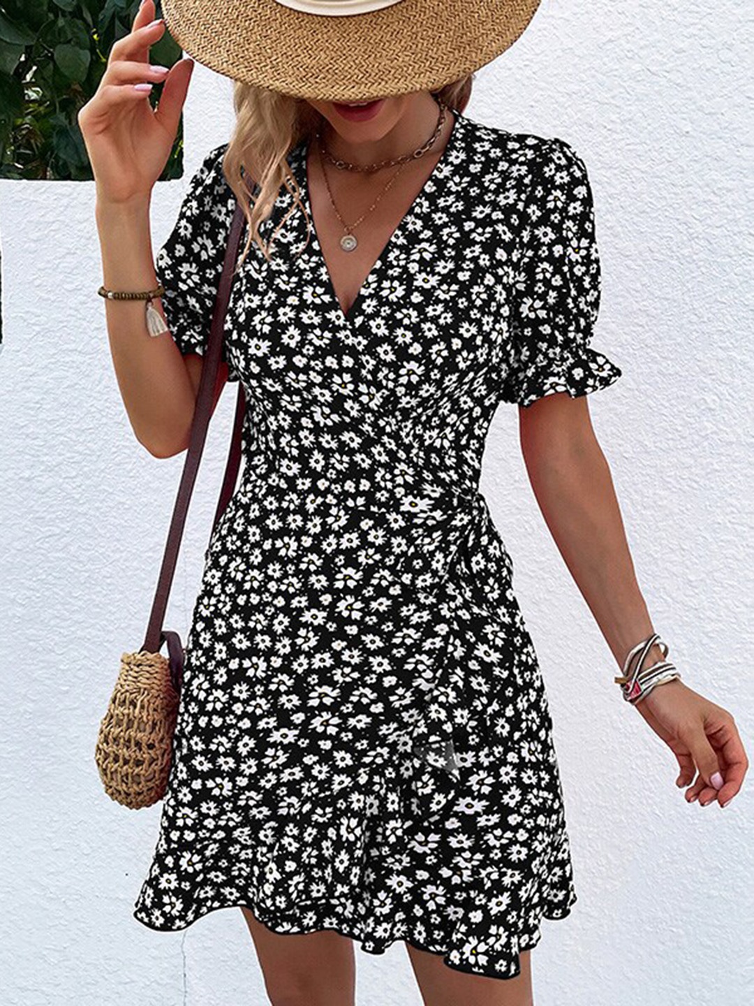 

StyleCast Black Floral Printed V-Neck Puff Sleeve A-Line Dress