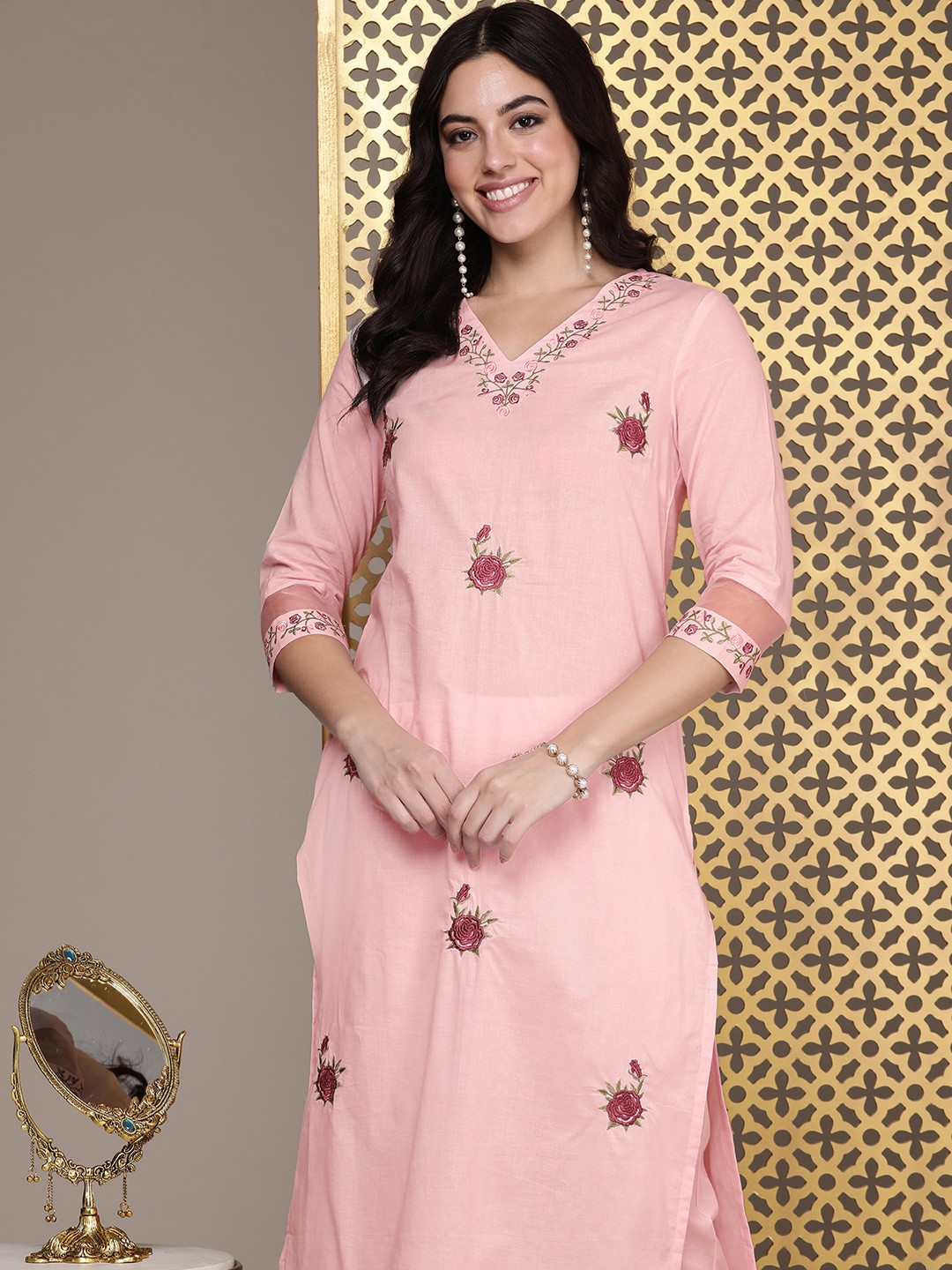 

House of Pataudi Women Jashn Floral Embroidered Pure Cotton Kurta With Trousers, Pink