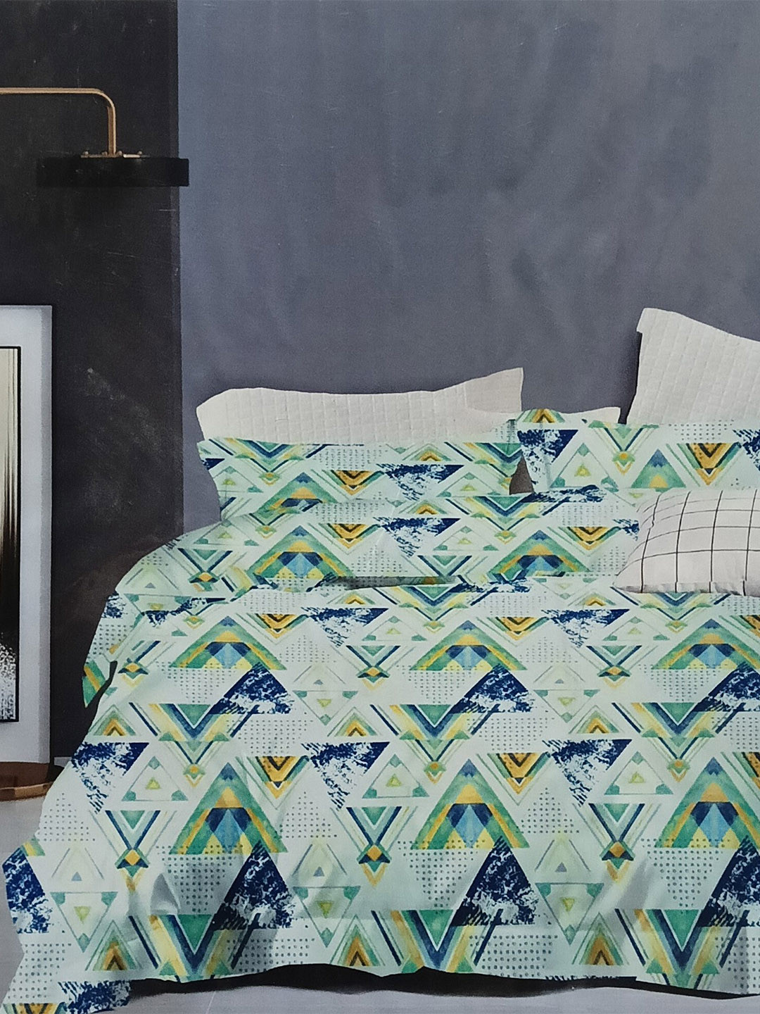 

Signature White & Green Microfiber 144 TC Queen Bedsheet with 2 Pillow Covers