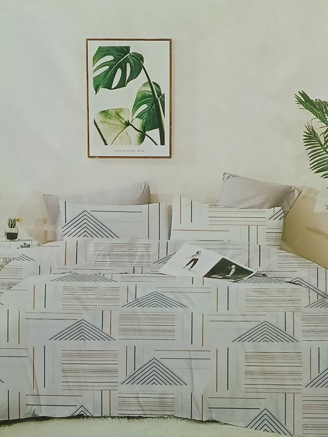 

Signature White Microfiber 144 TC Queen Bedsheet with 2 Pillow Covers