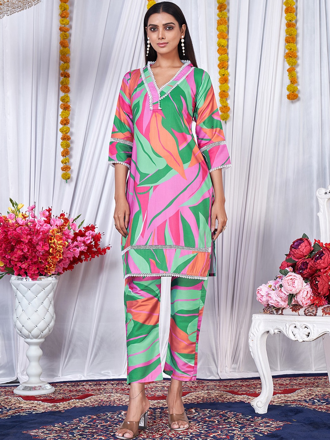 

KALINI Floral Printed V-Neck Kurta with Trousers, Green