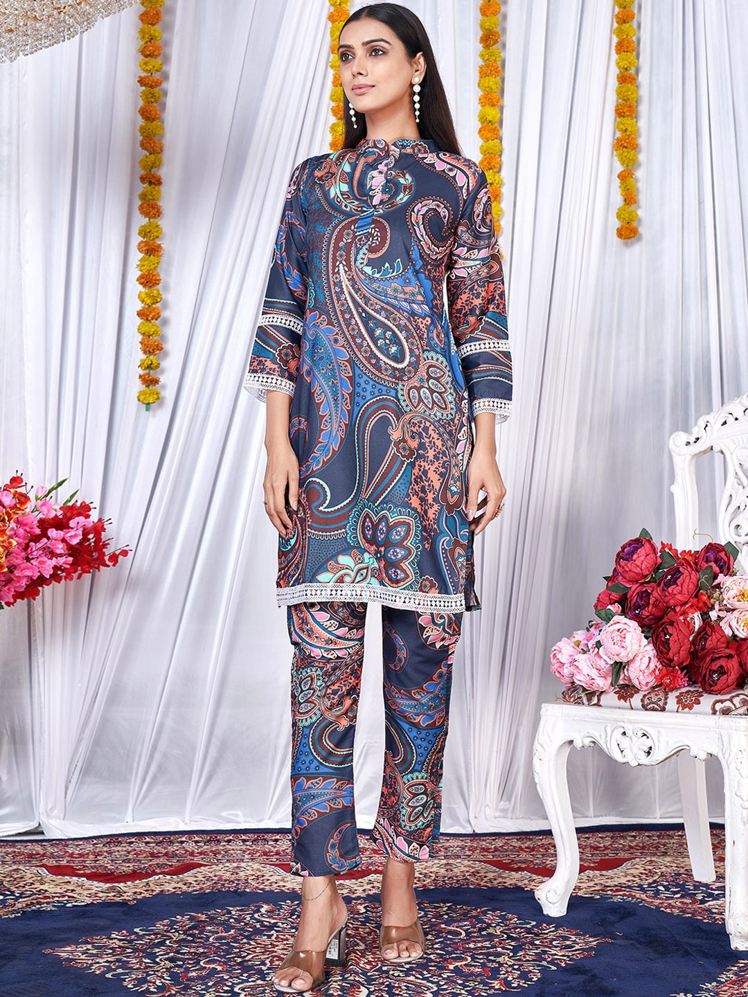

KALINI Paisley Printed Mandarin Collar Kurta With Trousers, Blue