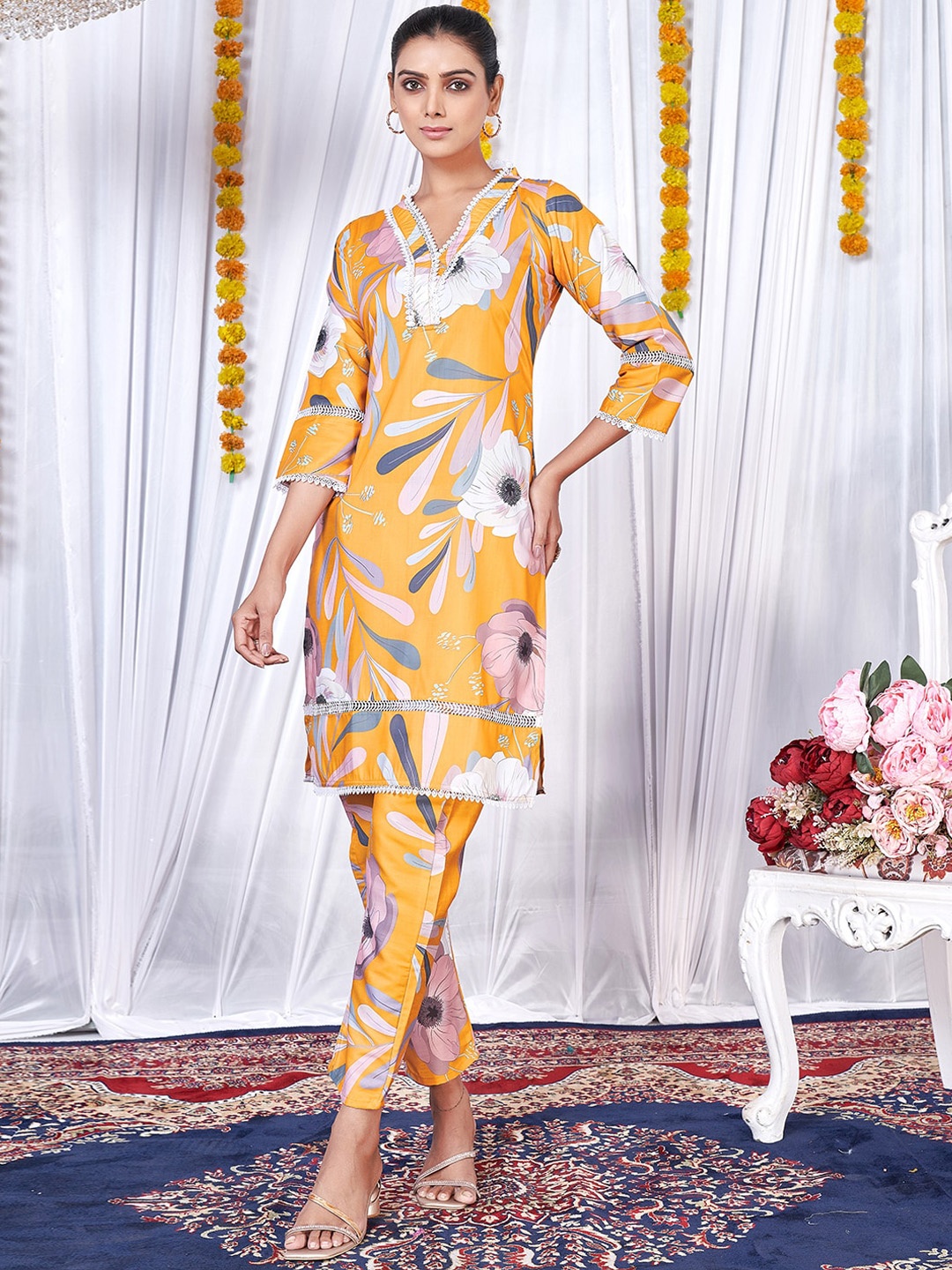 

PRENEA Floral Printed Kurta With Trousers, Yellow