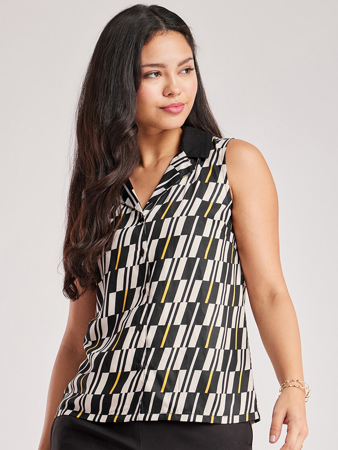 

FableStreet Black Geometric Printed Notch Lapel Collar Top