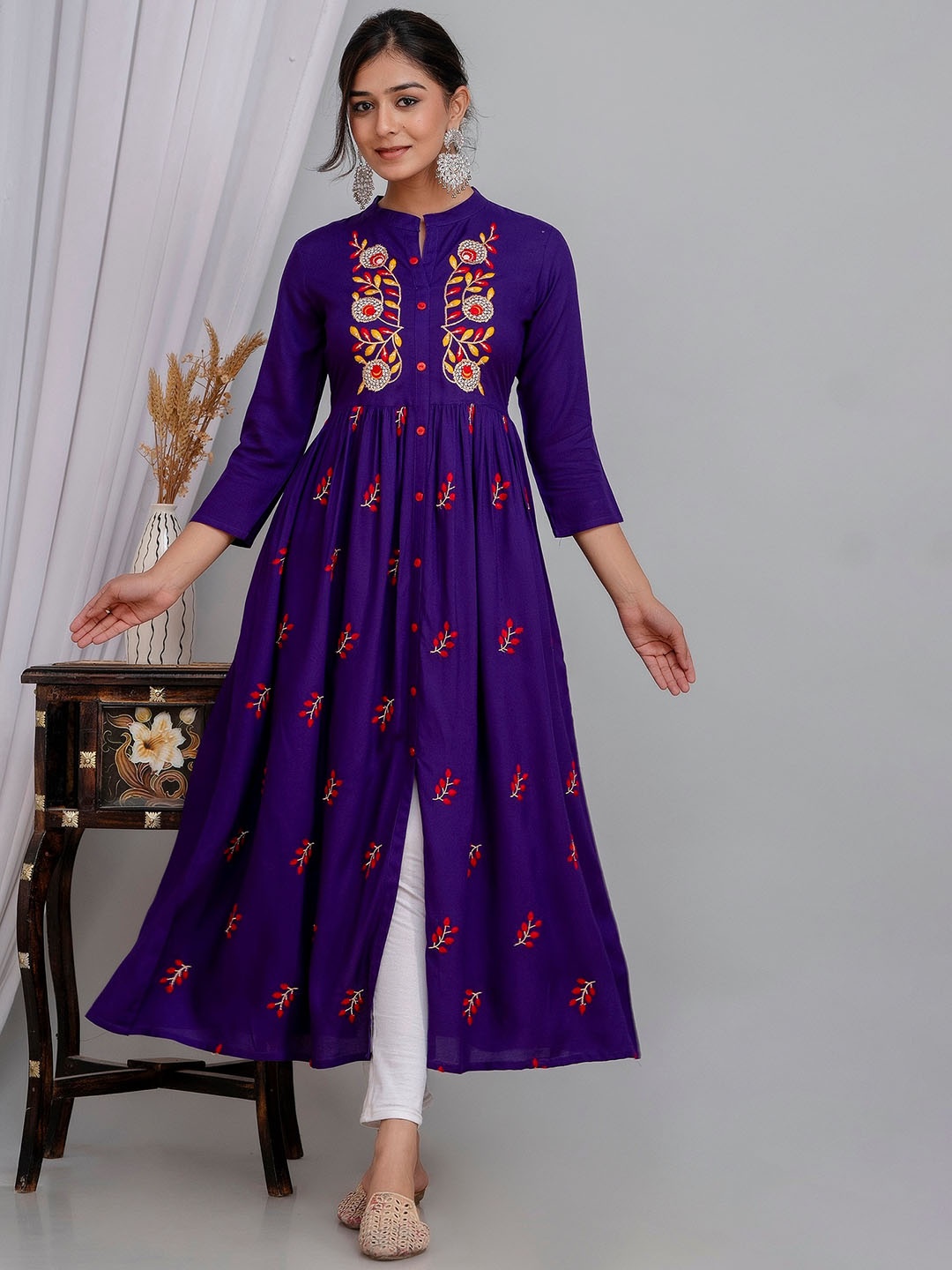 

PURVIJA KURTIES Floral Embroidered Mandarin Collar A-Line Kurta, Violet
