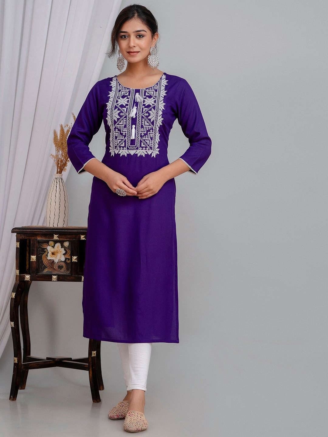 

PURVIJA KURTIES Ethnic Motifs Embroidered Straight Kurta, Violet