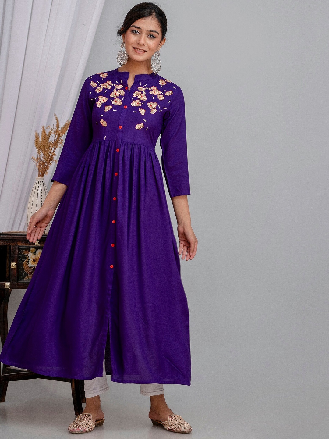 

PURVIJA KURTIES Floral Embroidered Thread Work Mandarin Collar Anarkali Kurta, Violet