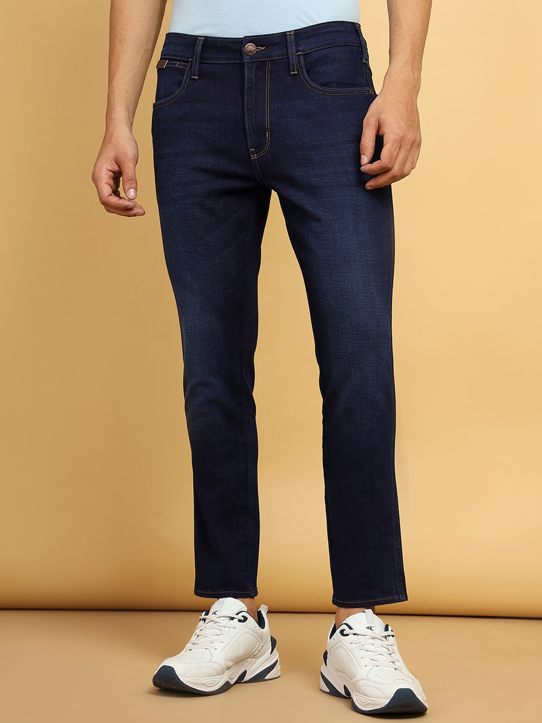 

Wrangler Men Slim Fit Clean Look Light Fade Stretchable Jeans, Blue