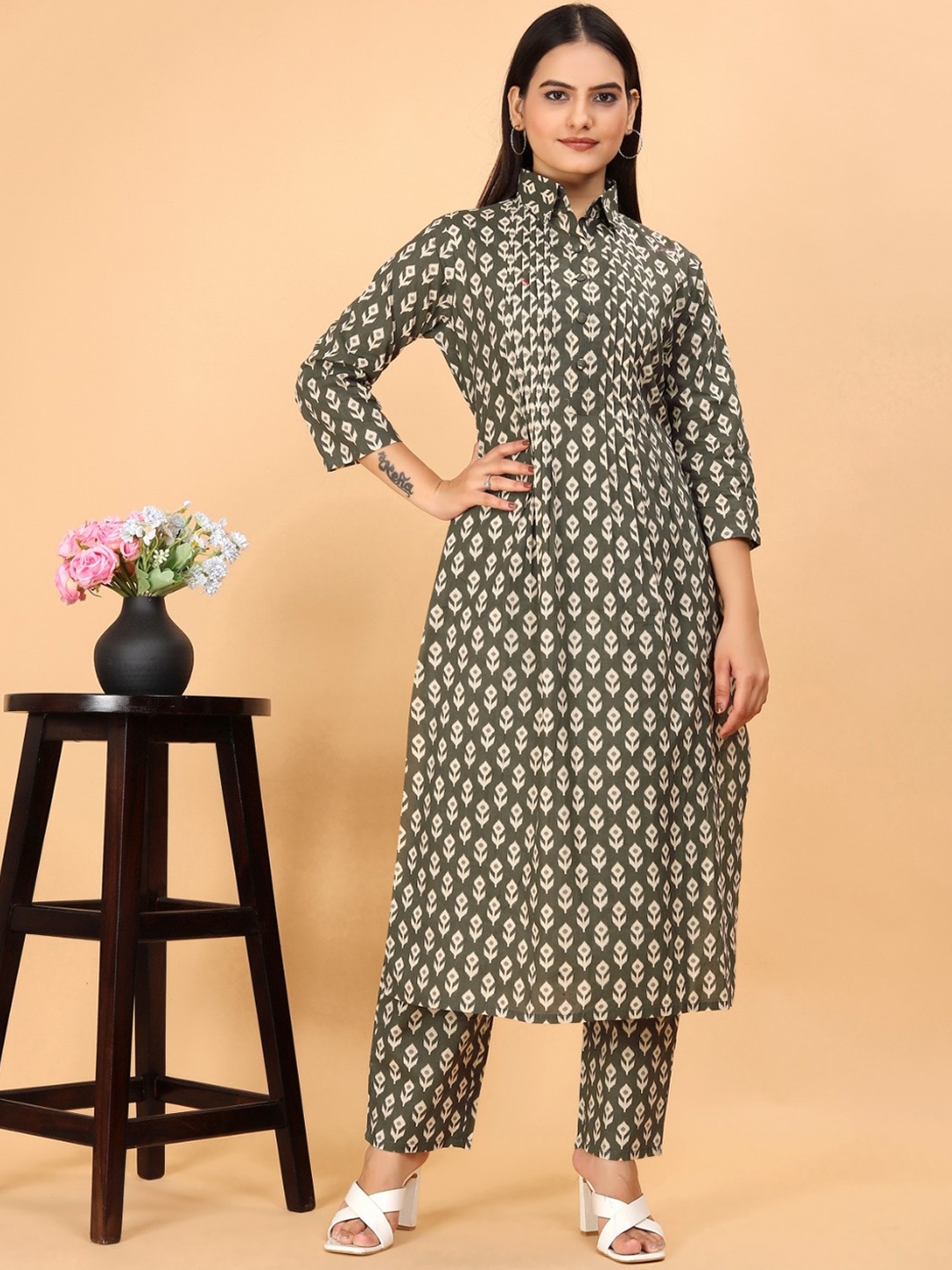 

FABDYOR Floral Printed Pure Cotton Shirt Collar Kurta With Trousers & Dupatta, Green