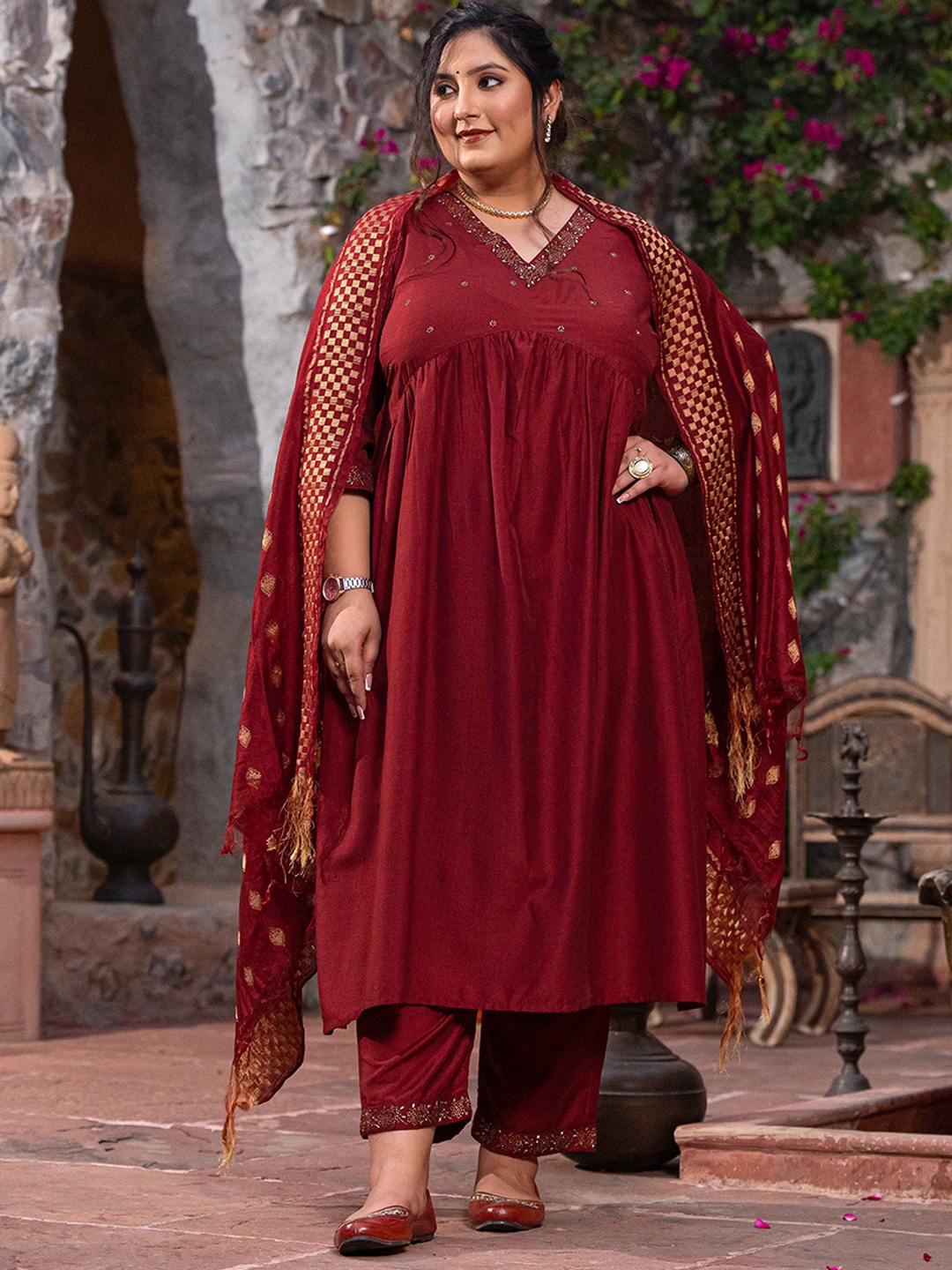 

DesiNoor.com Plus Size Ethnic Yoke Design Empire Beads and Stones Kurta Set, Maroon