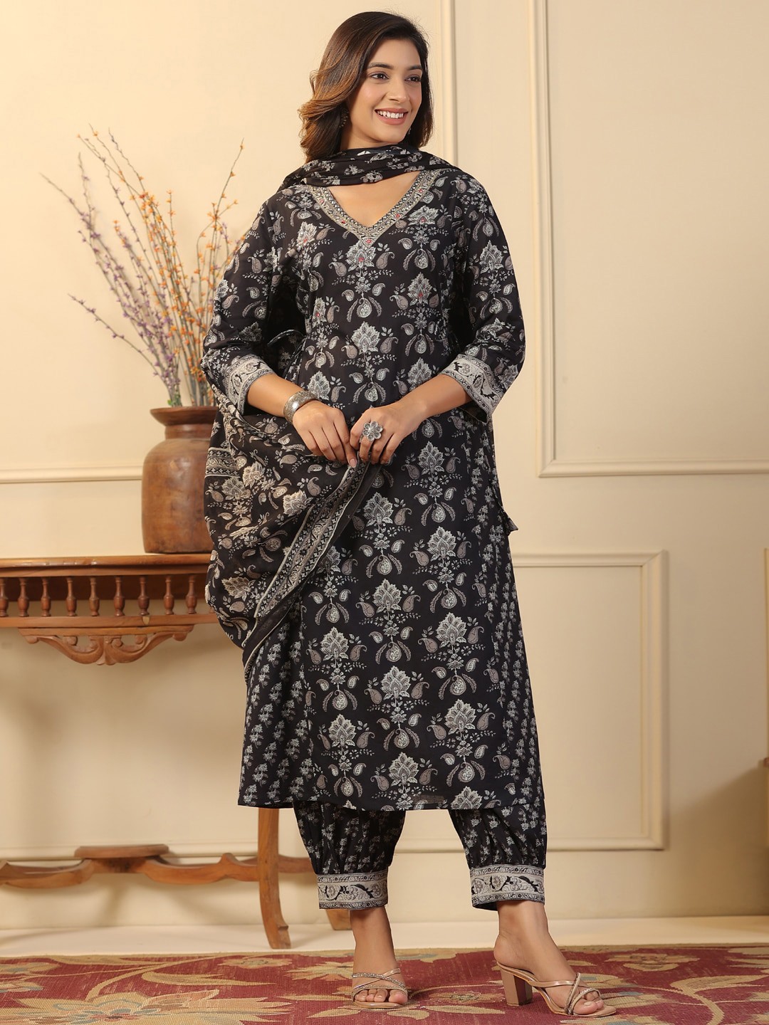 

Readiprint Fashions Floral Printed V-Neck Sequinned Pure Cotton Straight Kurta Set, Black