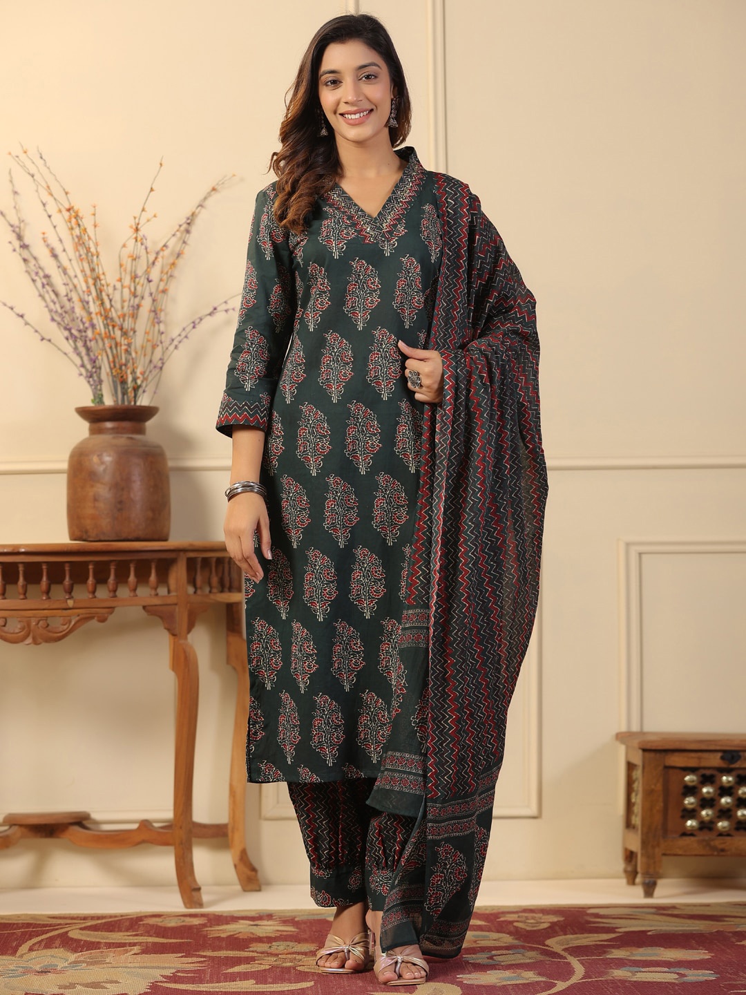 

Readiprint Fashions Floral Printed Regular Pure Cotton Kurta With Salwar & Dupatta, Green