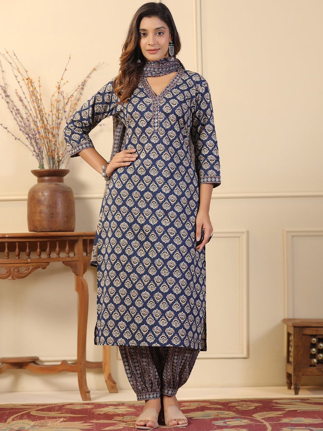 

Readiprint Fashions Floral Printed Regular Pure Cotton Kurta With Salwar & Dupatta, Blue