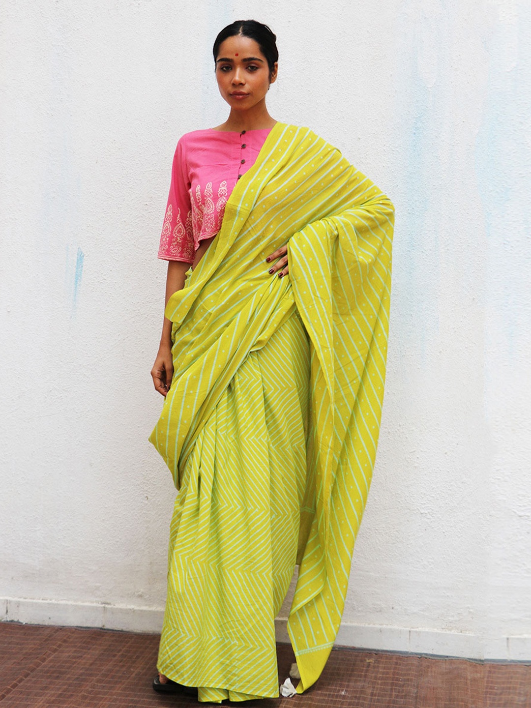 

Chidiyaa Striped Pure Cotton Saree, Lime green