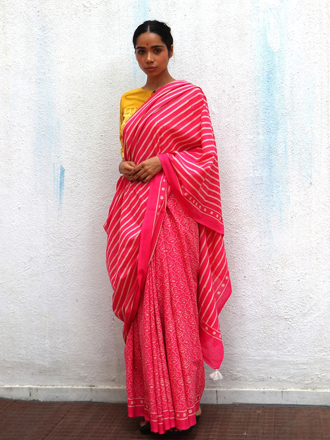 

Chidiyaa Striped Pure Cotton Saree, Pink