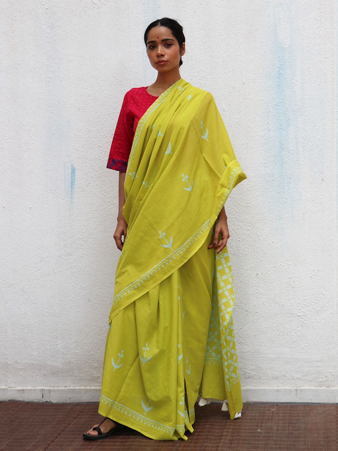 

Chidiyaa Floral Block Printed Pure Cotton Saree, Lime green