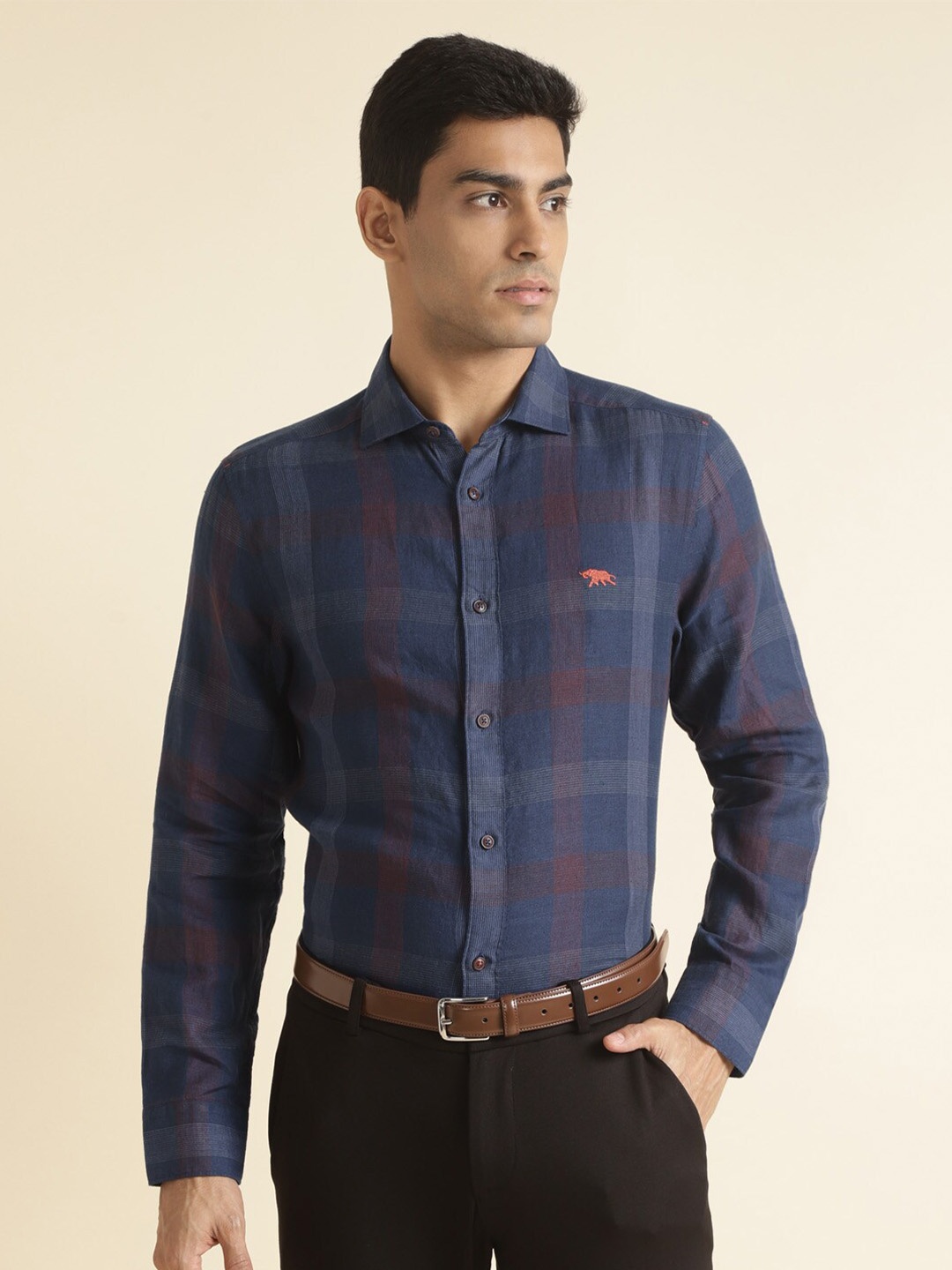 

Andamen Checked Premium Slim Fit Linen Formal Shirt, Navy blue