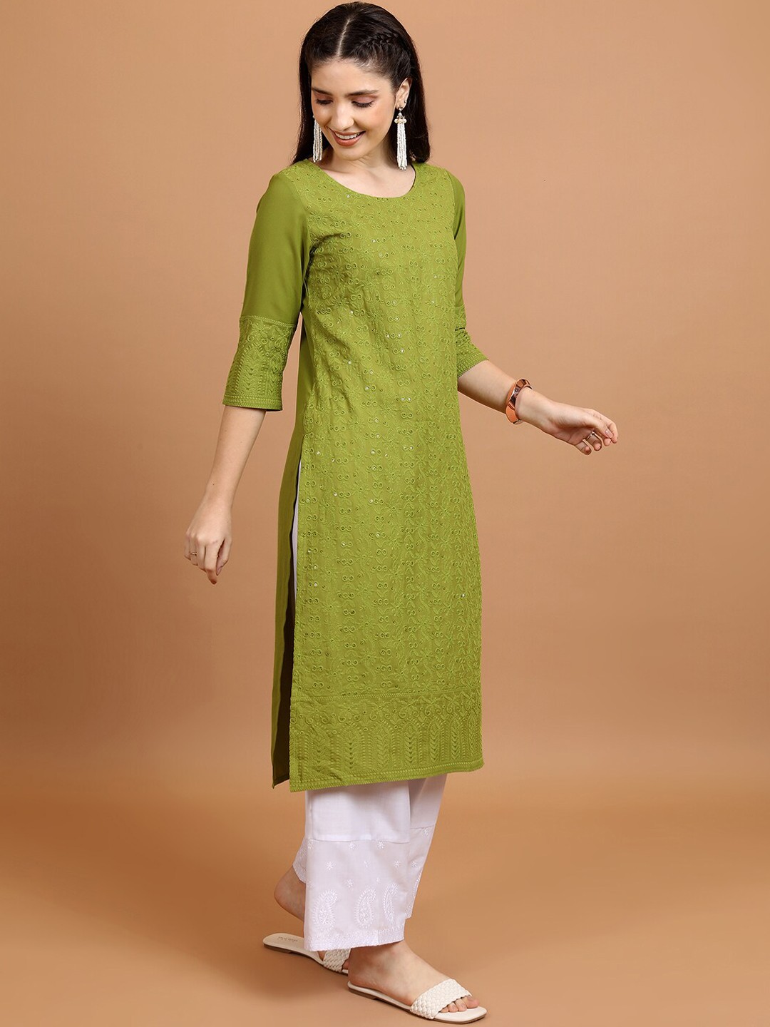 

Vishudh Ethnic Motif Embroidered Straight Kurta, Green