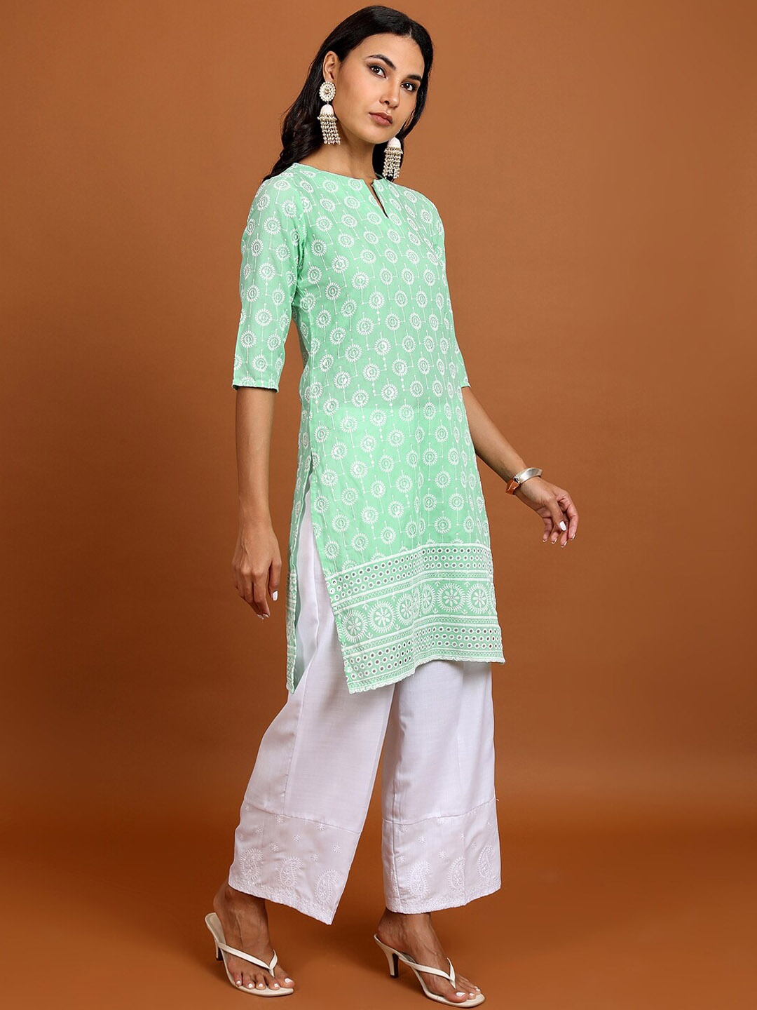 

Vishudh Ethnic Motifs Embroidered Kurta, Green