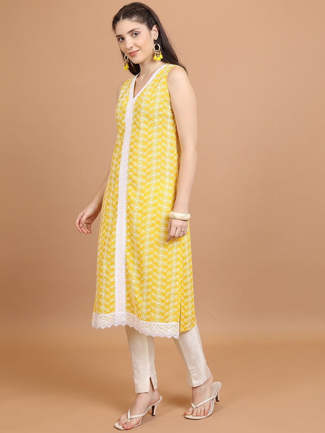 

KETCH Floral Printed V-Neck Straight Kurta, Yellow