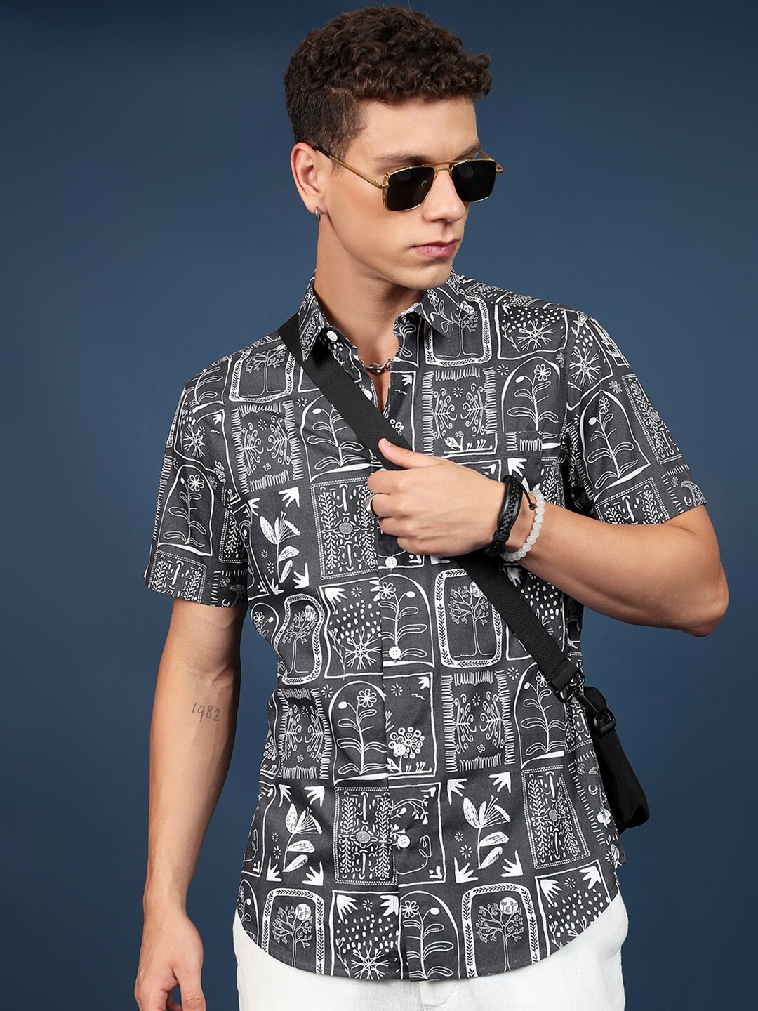 

HIGHLANDER Grey Slim Fit Floral Printed Spread Collar Cotton Casual Shirt
