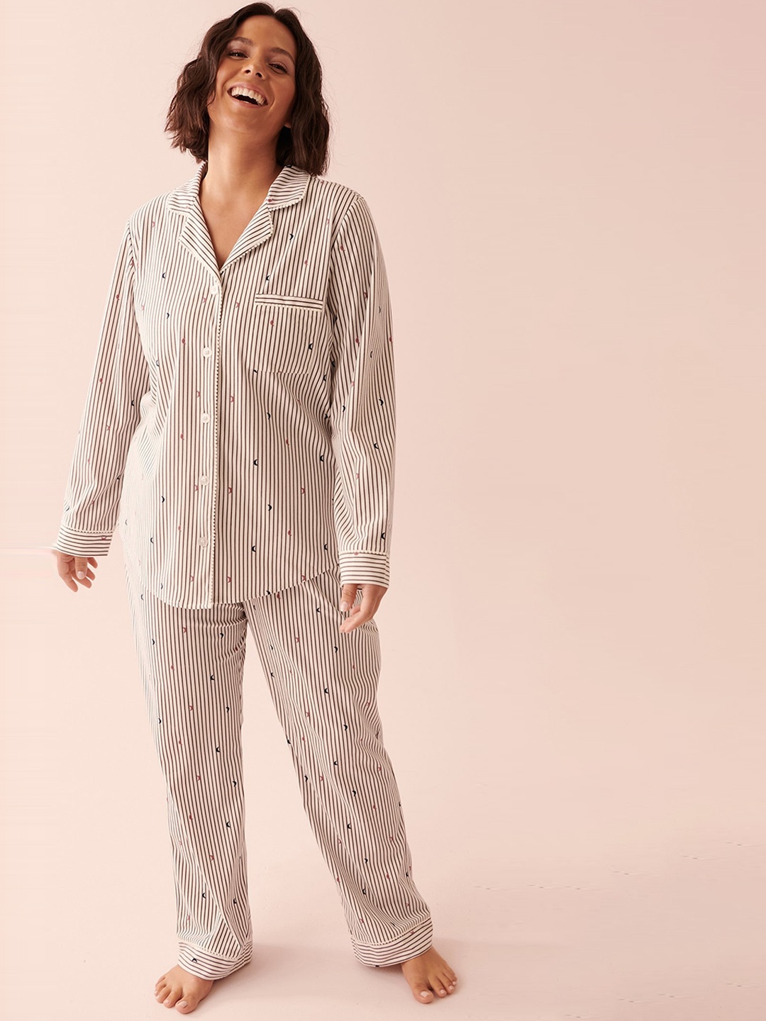 

La Vie en Rose Striped Lapel Collar Night suit, White