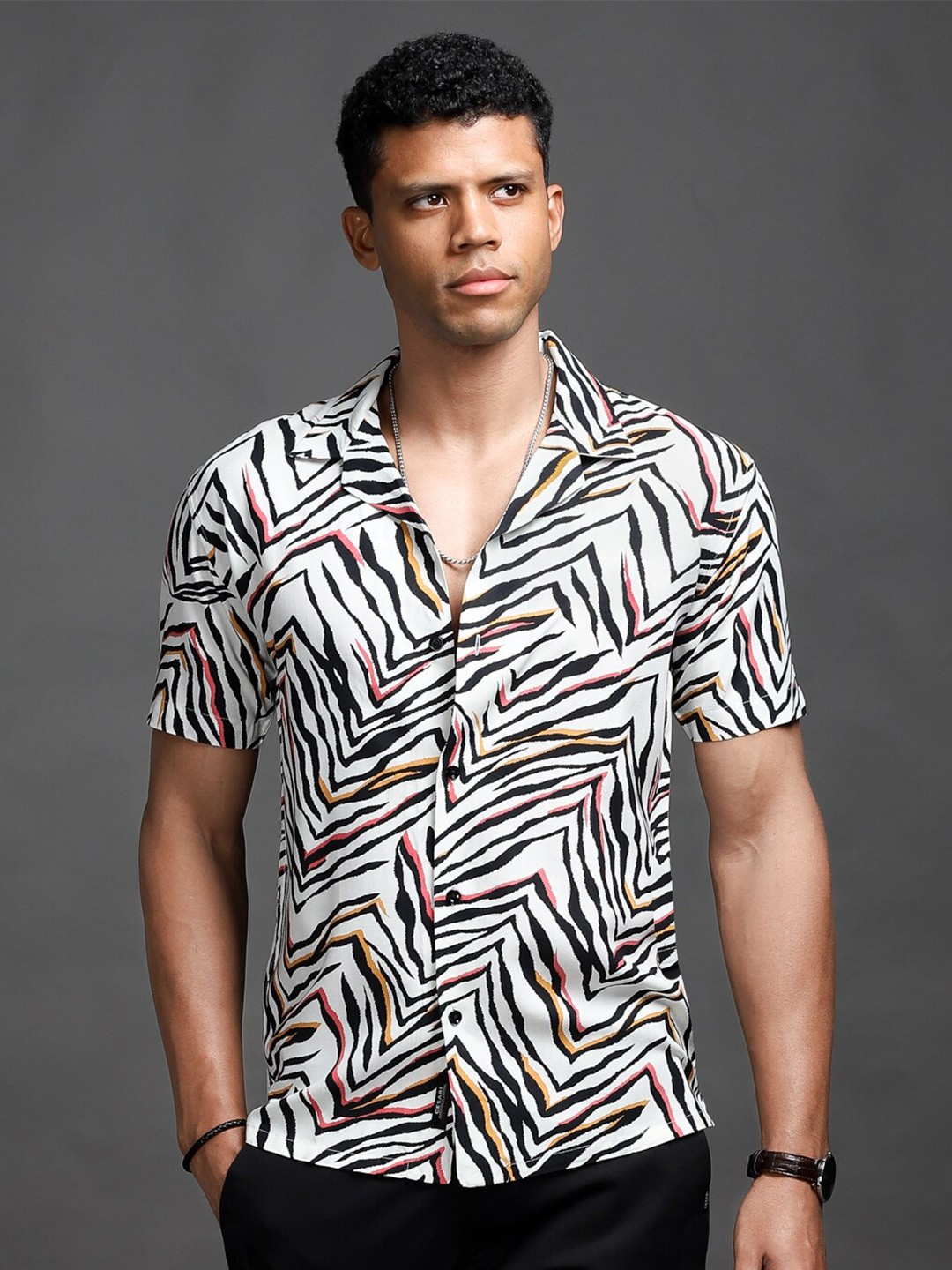 

CESARI LONDON Comfort Zebra Printed Cuban Collar Casual Shirt, Off white