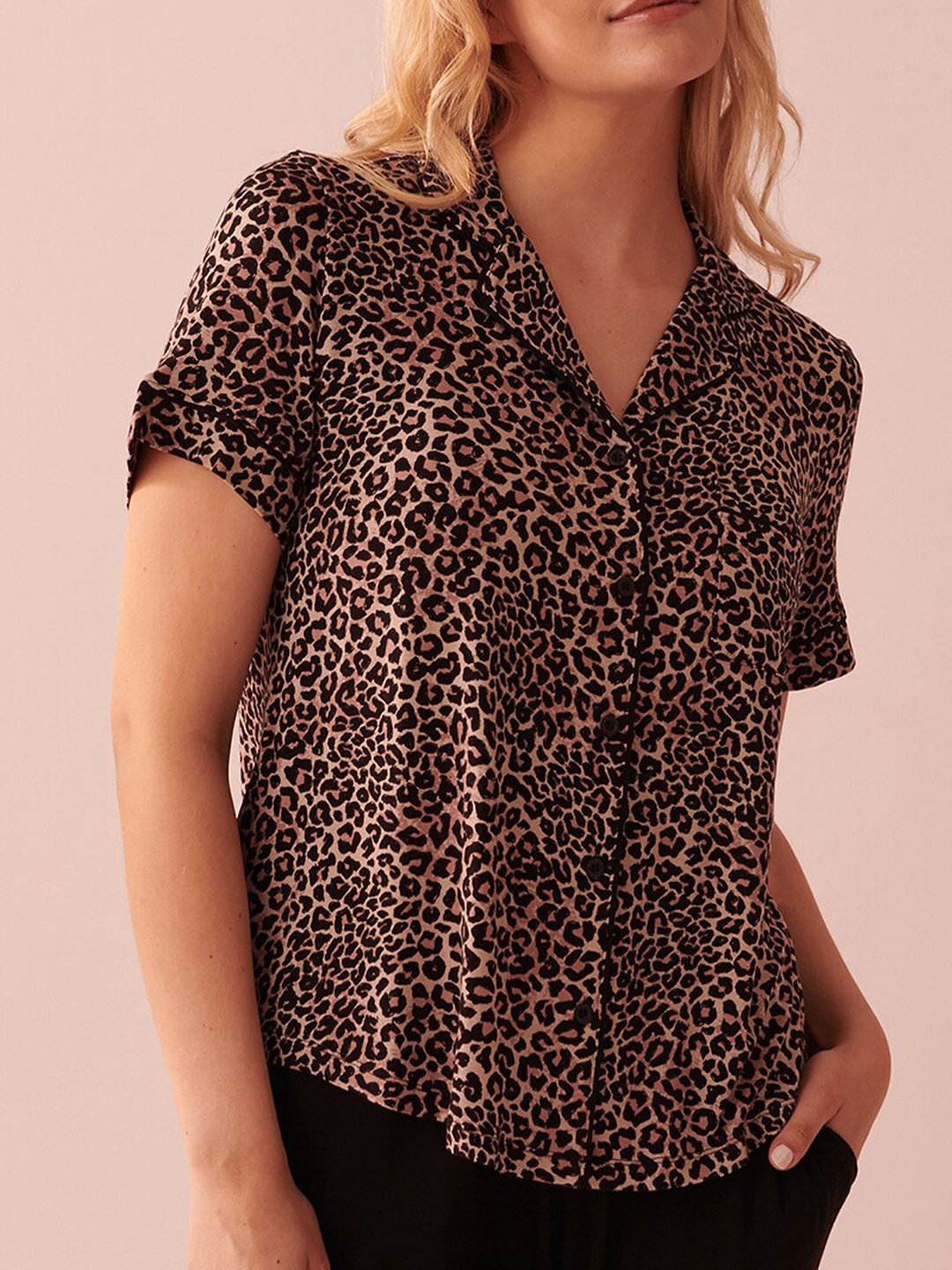 

La Vie en Rose Animal Printed Cuban Collar Top, Black