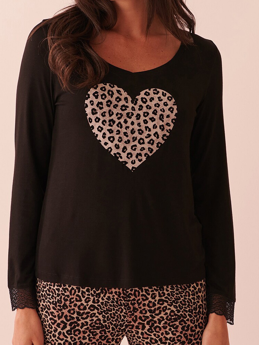 

La Vie en Rose Animal Printed V-Neck Top, Black