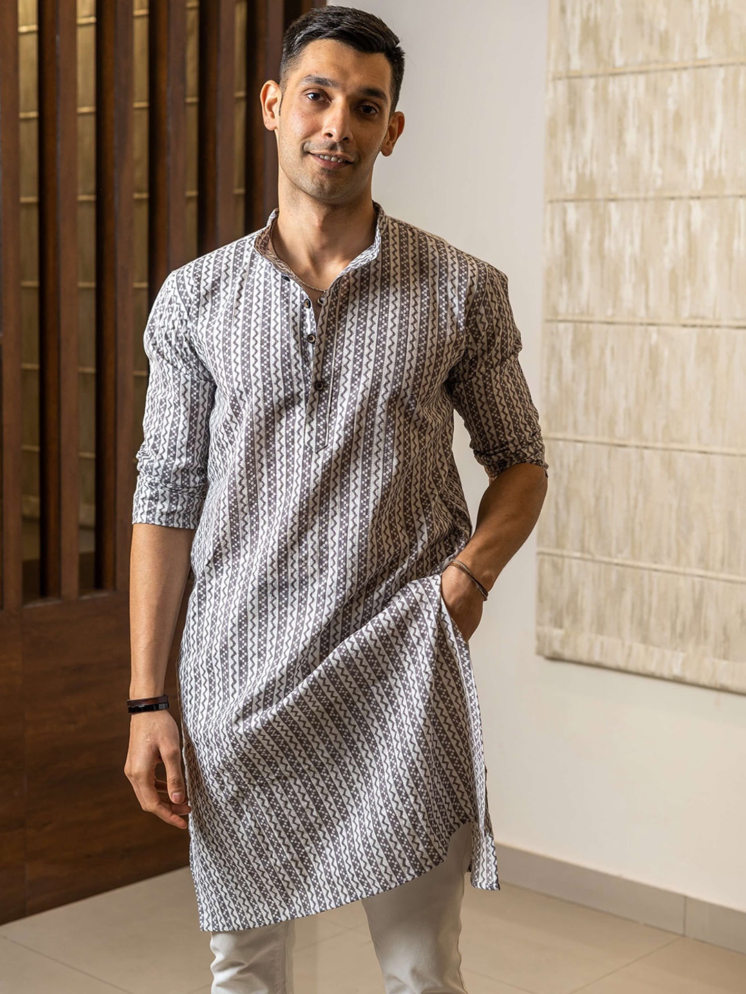 

Shasak Geometric Printed Kantha Work Pure Cotton Straight Kurta, White