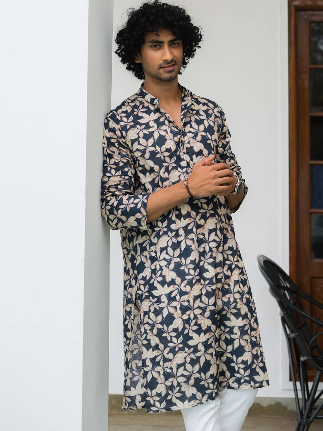 

Shasak Floral Printed Mandarin Collar Cotton Kurta, Blue