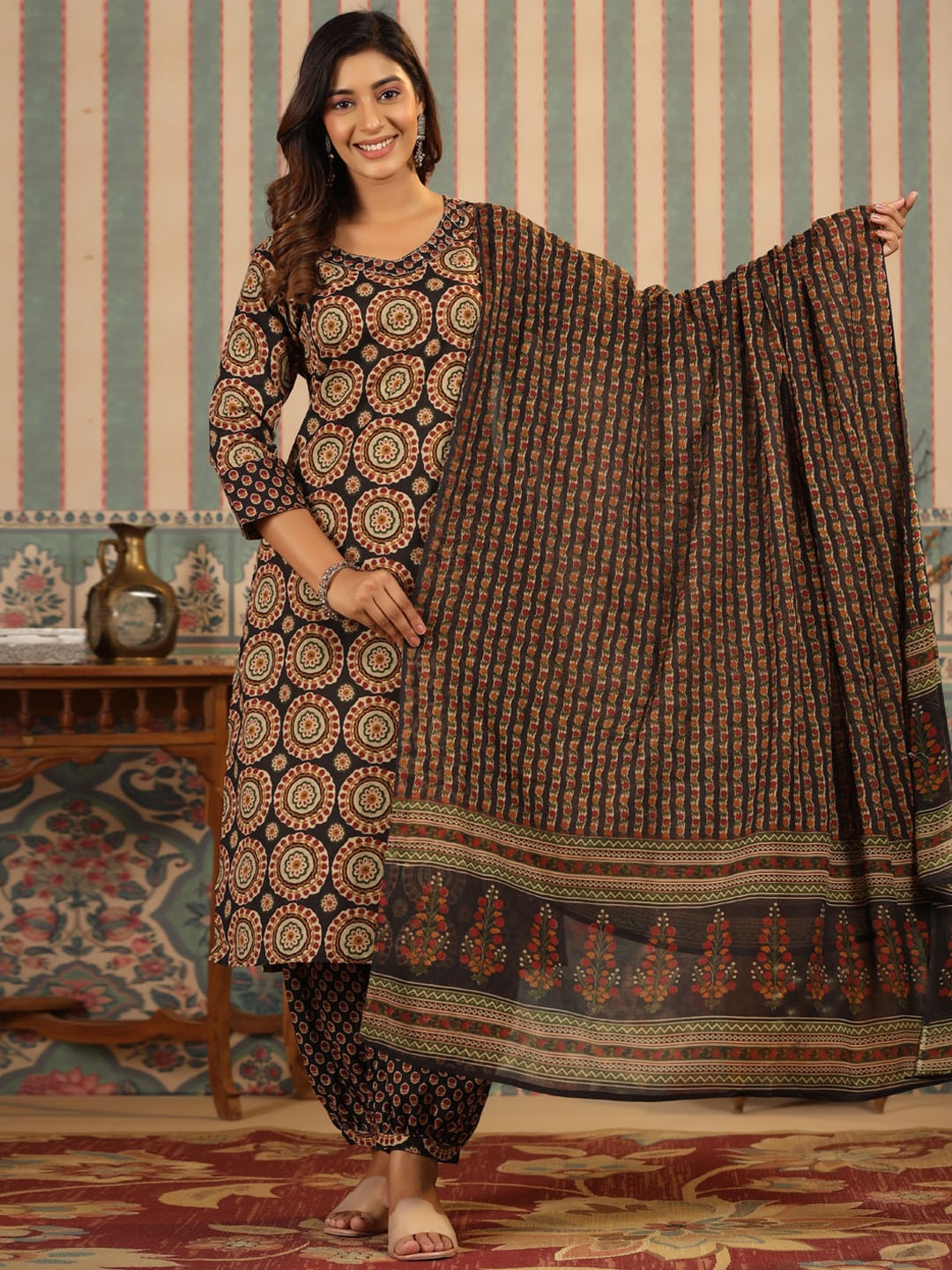 

Readiprint Fashions Floral Printed Sequinned Pure Cotton Kurta With Harem Pants & Dupatta, Black