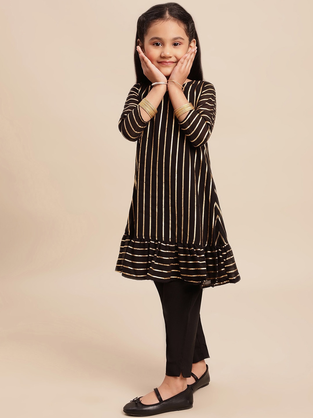 

AHALYAA KIDS Girls Striped Kurta With Trousers, Black