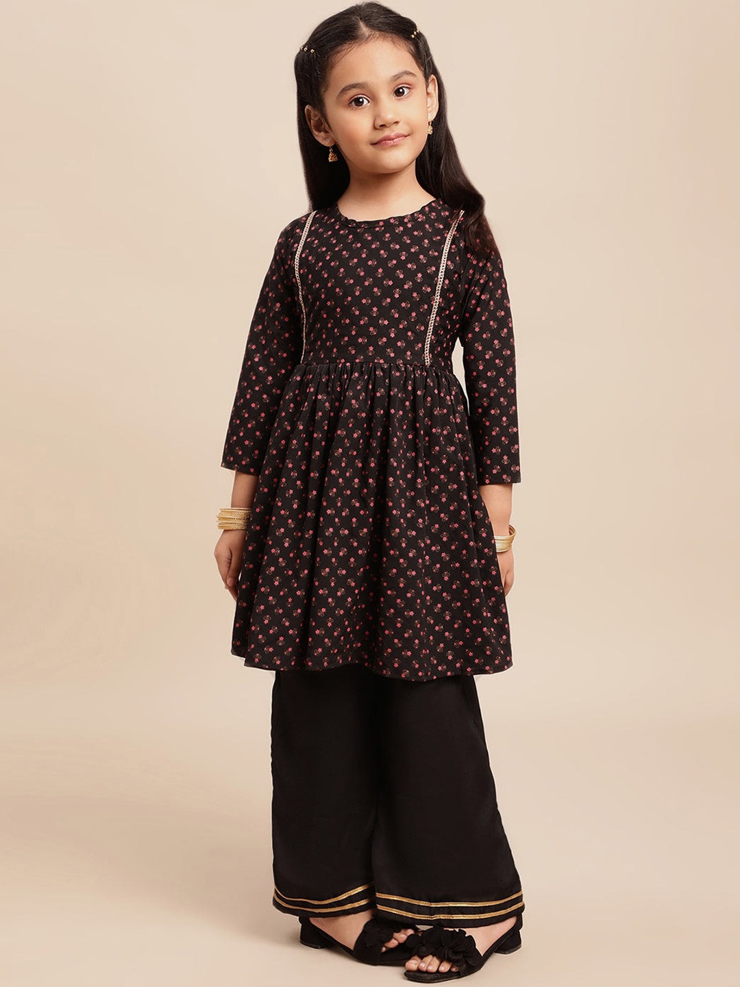 

AHALYAA KIDS Girls Floral Printed A-Line Gotta Patti Kurta With Palazzos, Black