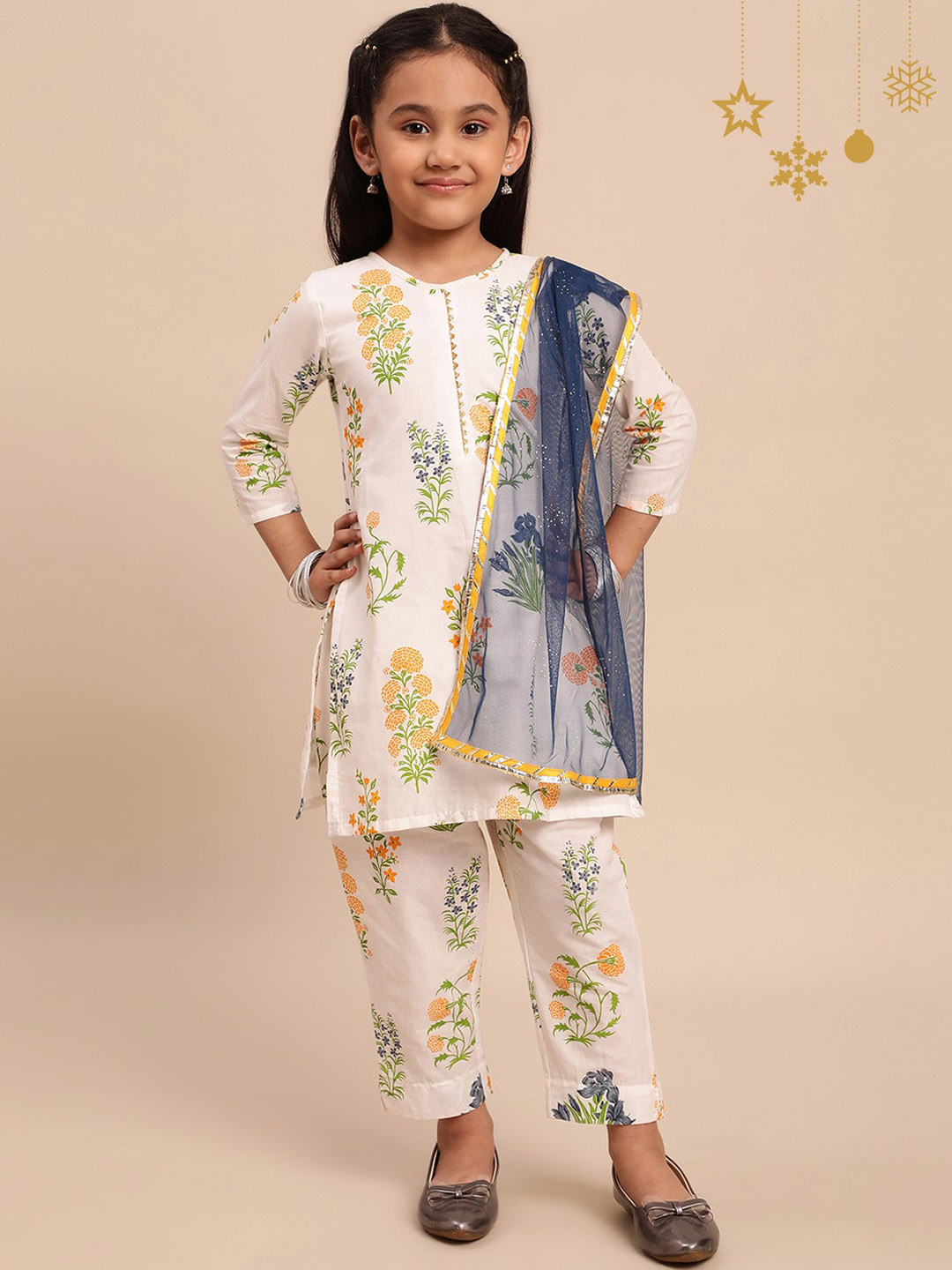 

AHALYAA KIDS Girls FloralPrinted Regular Pure Cotton Kurta With Trousers & Dupatta, White