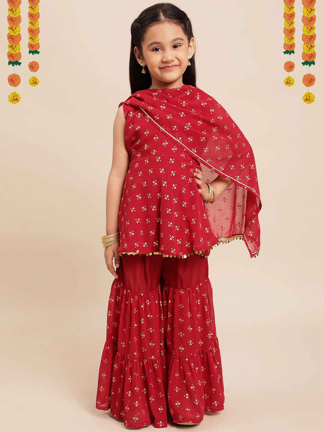 

AHALYAA KIDS Girls Floral Printed Sleeveless Empire Anarkali Kurta With Sharara & Dupatta, Maroon