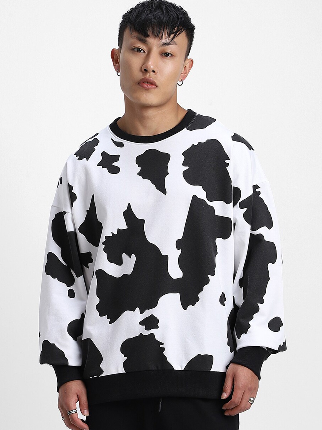 

VEIRDO Black & White Animal Printed Fleece Sweatshirt