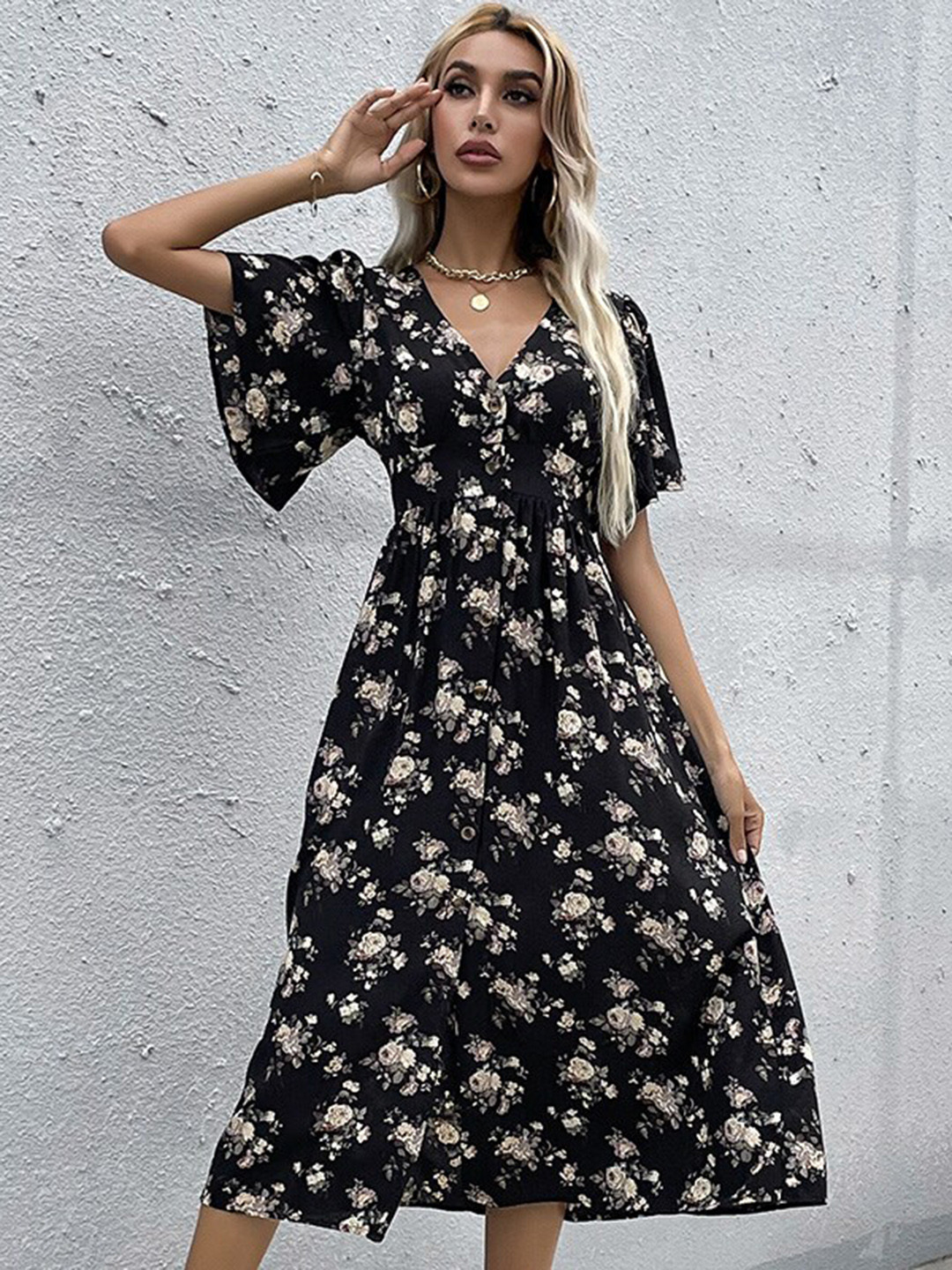 

StyleCast Black & White Floral Printed Flutter Sleeves Gathered Fit & Flare Dress