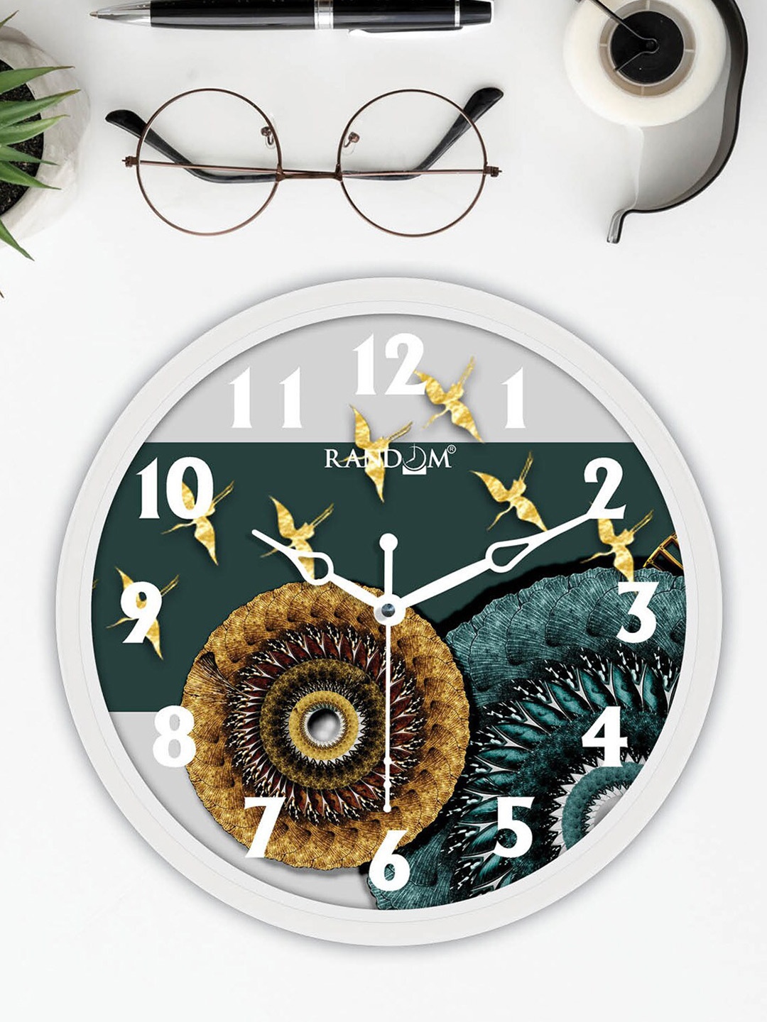 

RANDOM White & Green Solid Round Contemporary Wall Clock