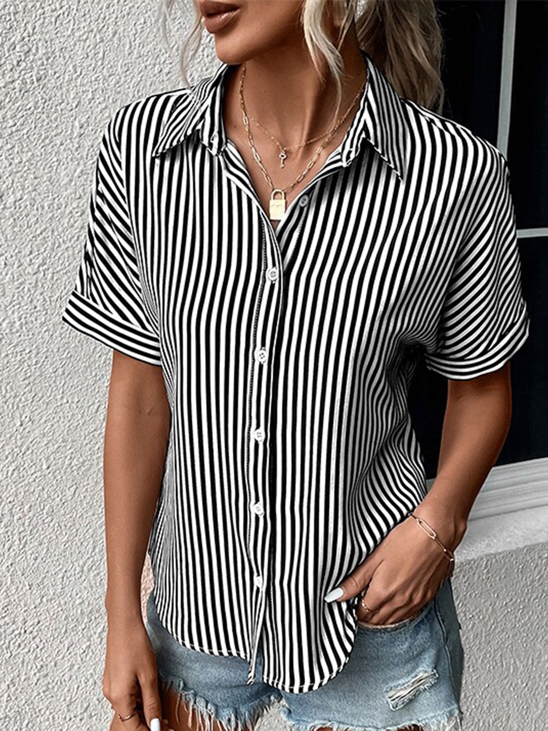 

StyleCast Black Striped Spread Collar Regular Fit Shirt