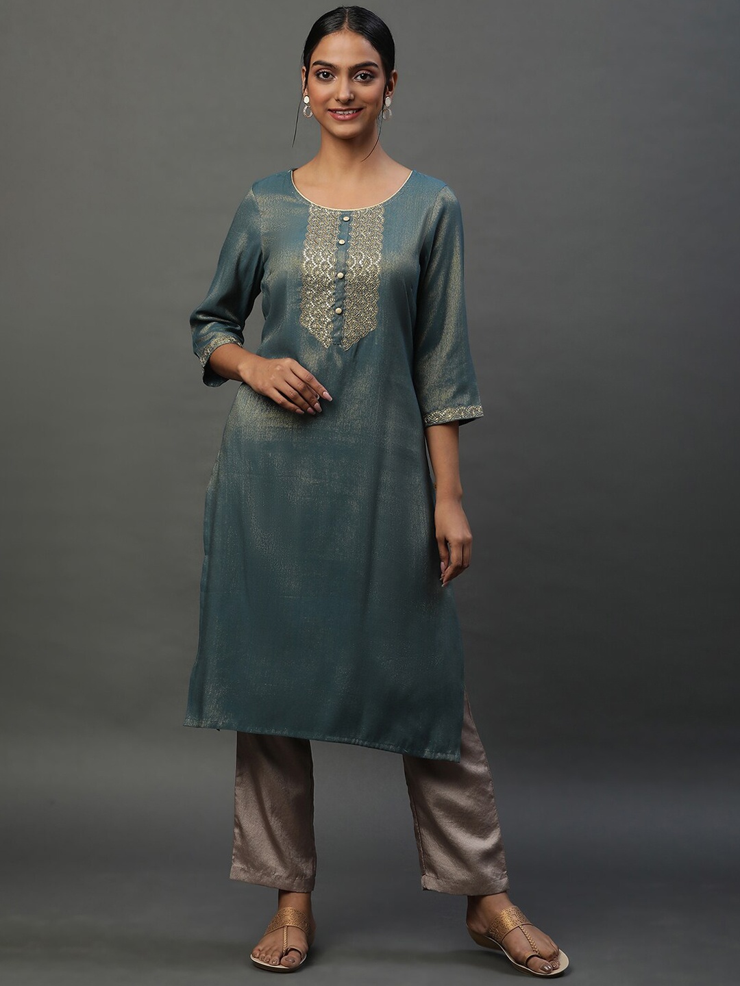 

AURELIA Sequinned Yoke Design Straight Kurta, Green