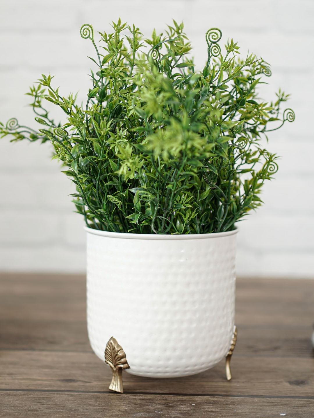 

BEHOMA White Hammered Indoor & Outdoor Metal Planter Without Plant