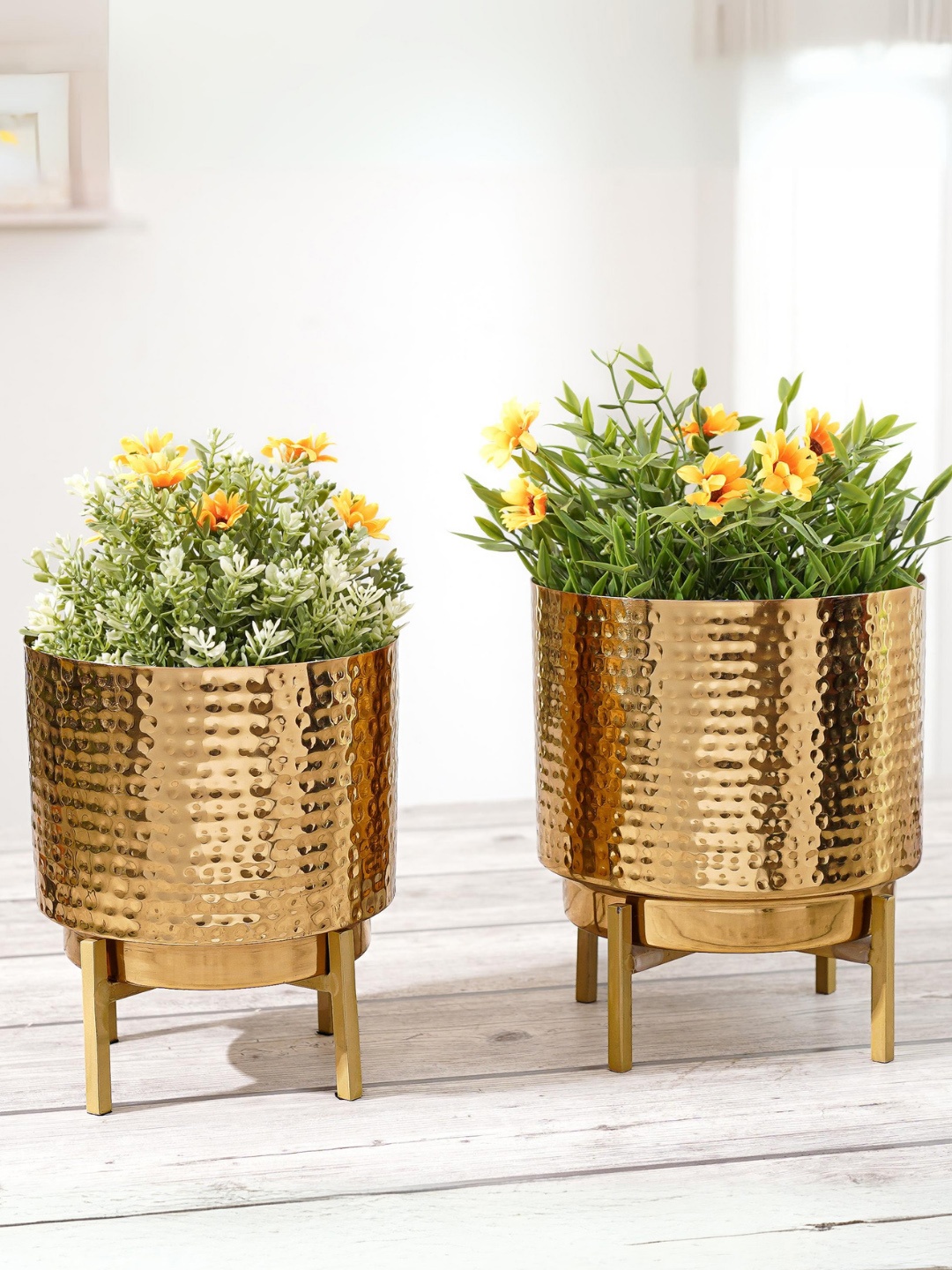 

BEHOMA Gold Toned Set of 2 Small & Medium Hammered Metal Planter With Stand