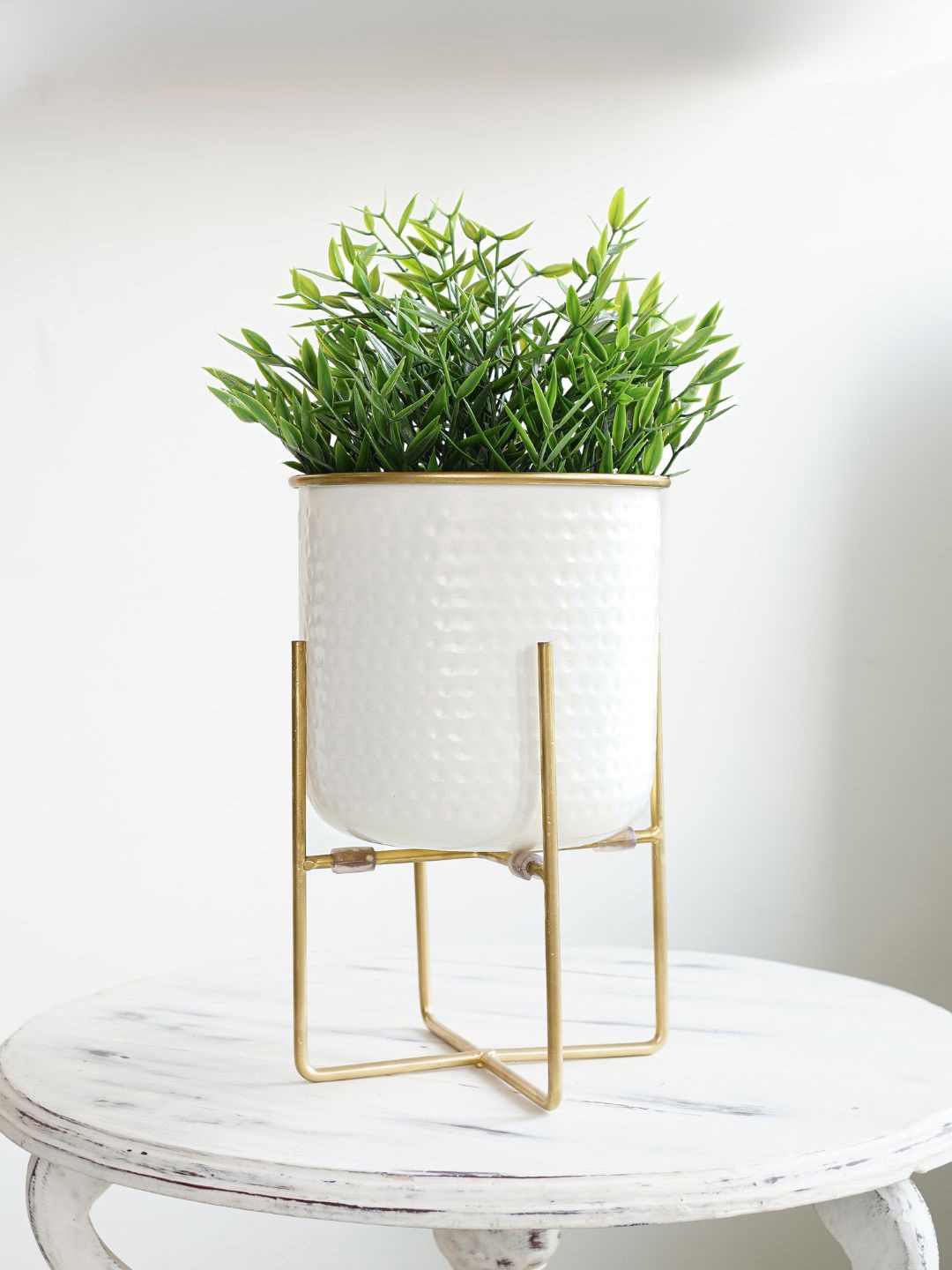 

BEHOMA White Hammered Planter With Stand