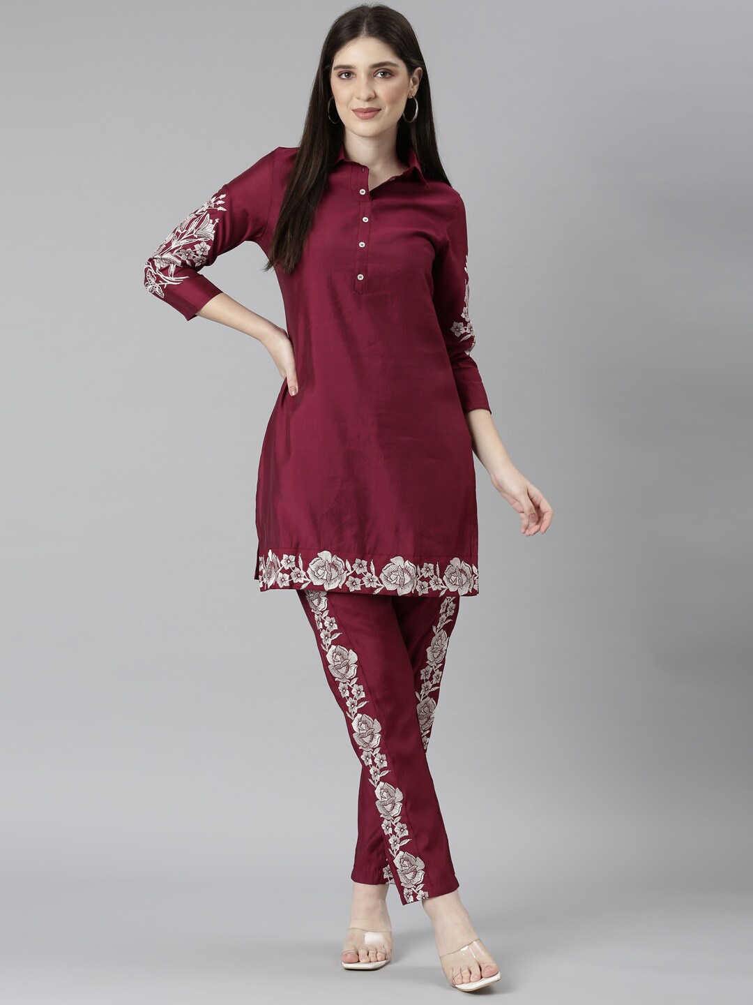 

Neerus Floral Printed Pathani Kurti with Trousers, Maroon