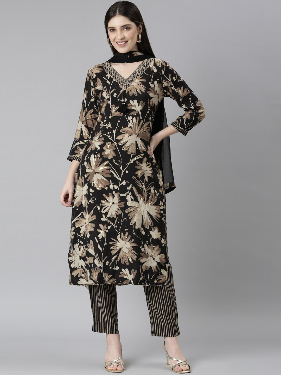 

Neerus Floral Printed Aari Work Kurta & Trousers With Dupatta, Black